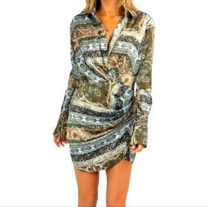 Luxxel Women Paisley Green Blue Multicolr Satin Collared Mini Dress Size Medium